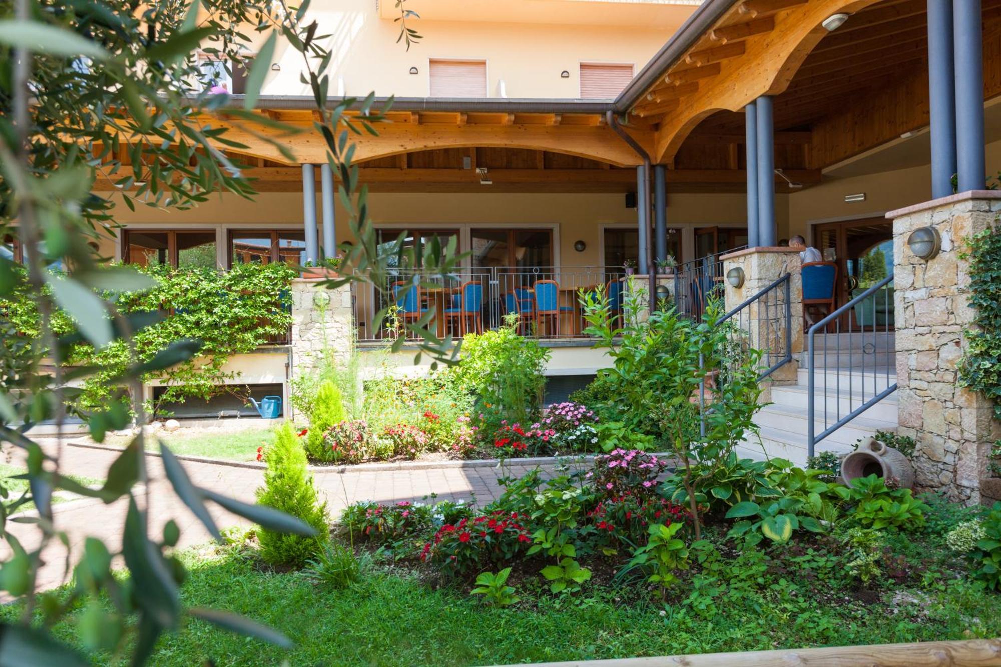 Hotel Villa Isabella Brenzone sul Garda Dış mekan fotoğraf